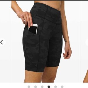 Lululemon Fast and Free Short 10"
Incognito Camo Multi Grey